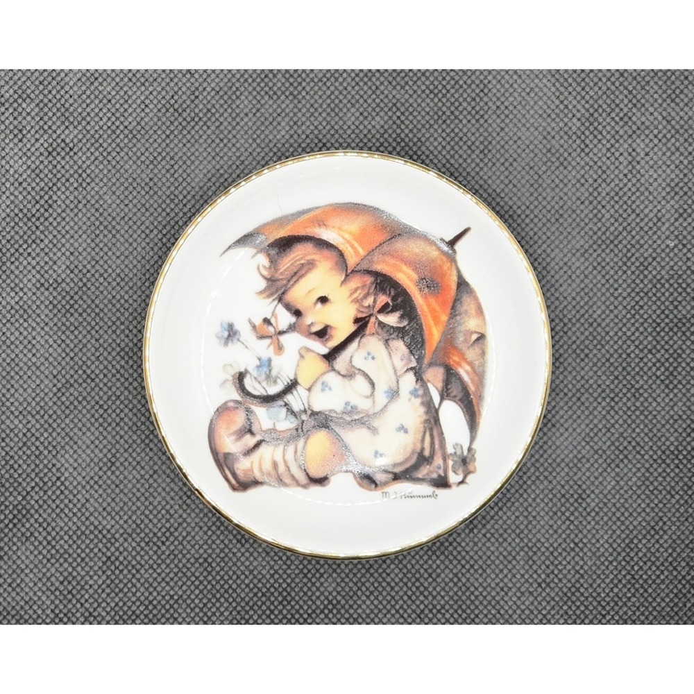 M.J. Hummel Reutter Porzellan Umbrella Girl Miniature Plate Germany Collectible